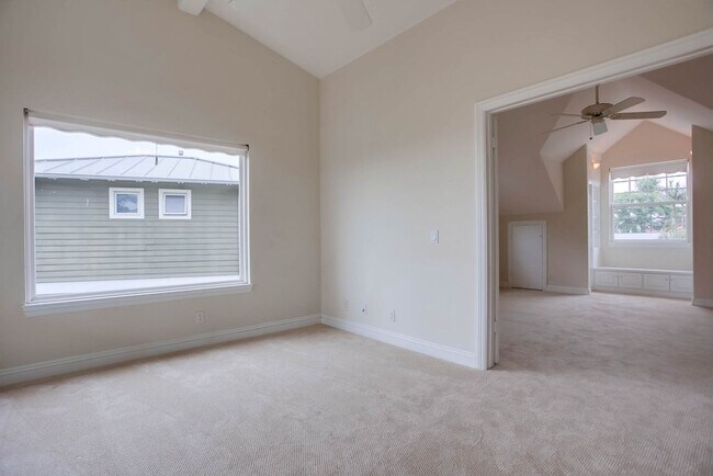 Building Photo - 1844 Dora Dr
