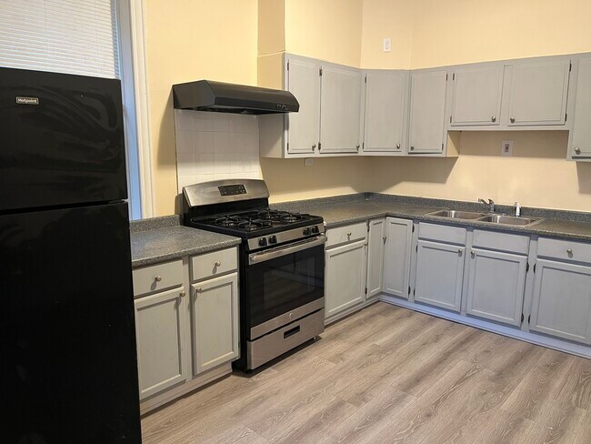 Building Photo - 7419 S INGLESIDE Ave