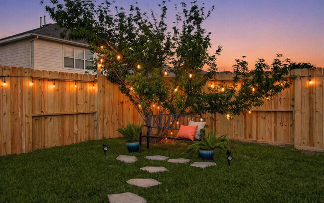 Building Photo - 7211 Crescent Mills Dr