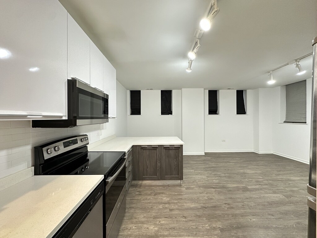 Building Photo - 940 W Winona St