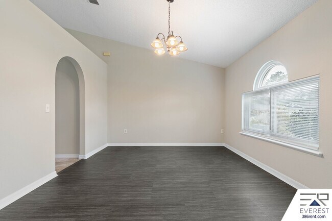 Building Photo - 13 Ryberry Dr