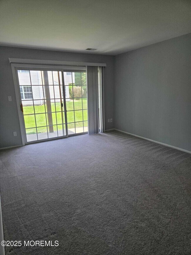 Building Photo - 127 Wellington Ct