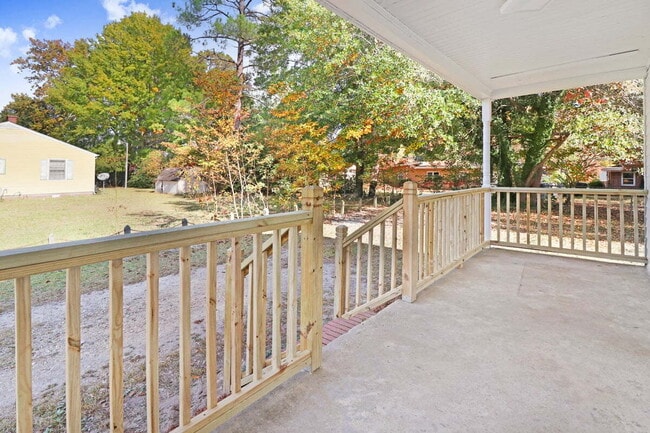 Building Photo - **RENOVATED** 2 BR 1 BA HOME IN GOLDSBORO- close to SJAFB!