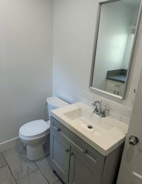 Building Photo - 2231 Ellendale Pl