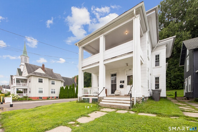 Building Photo - 226 Meadow St