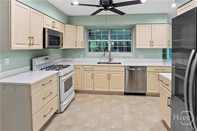 Building Photo - 115 Phyllis Dr