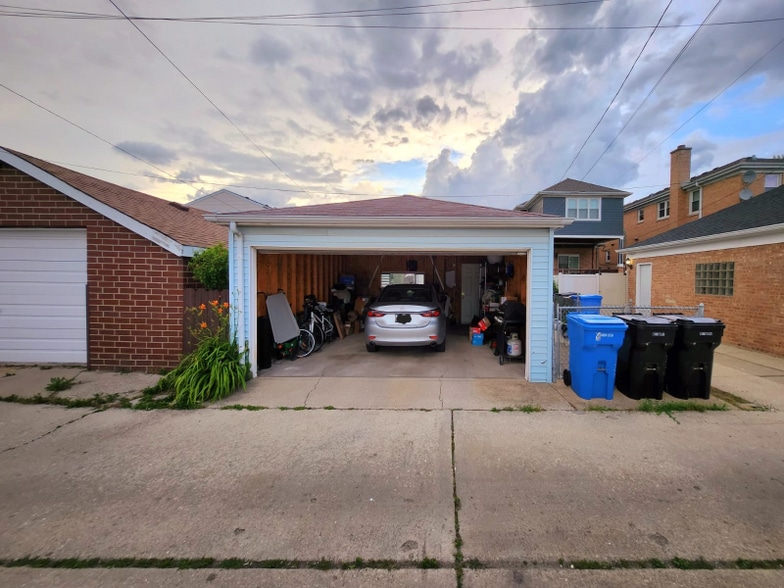 Building Photo - 7445 W Addison St