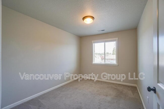 Building Photo - 5809 NE 71st Ave