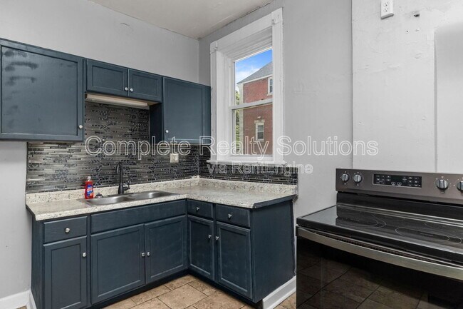 Building Photo - 5866 Etzel Ave