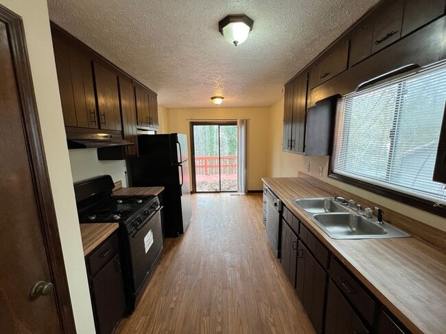 Building Photo - 2332 Goodwood Dr