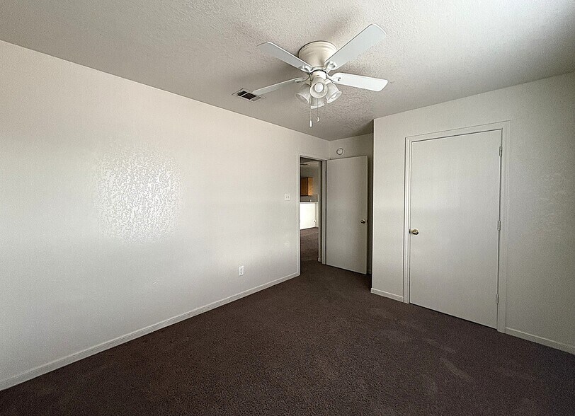 Building Photo - 2111 Jennifer Dr