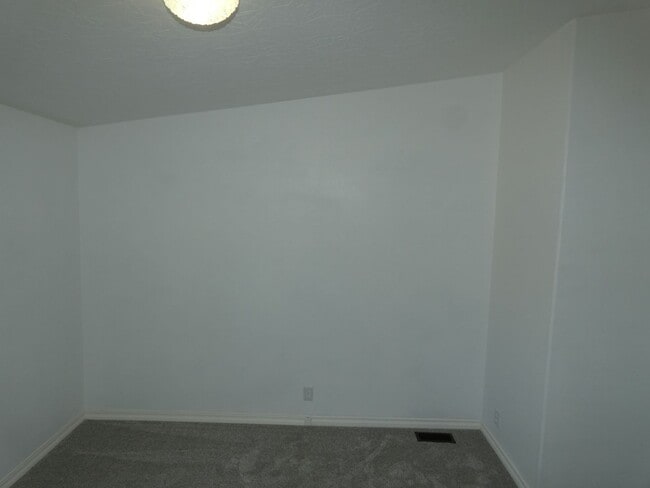 Building Photo - APPLICATION PENDING **Country Living**