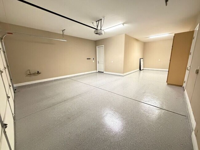 Building Photo - First Show: The first open showing is on 6/4 at 4PM. Please be prompt. We will be processing any ...
