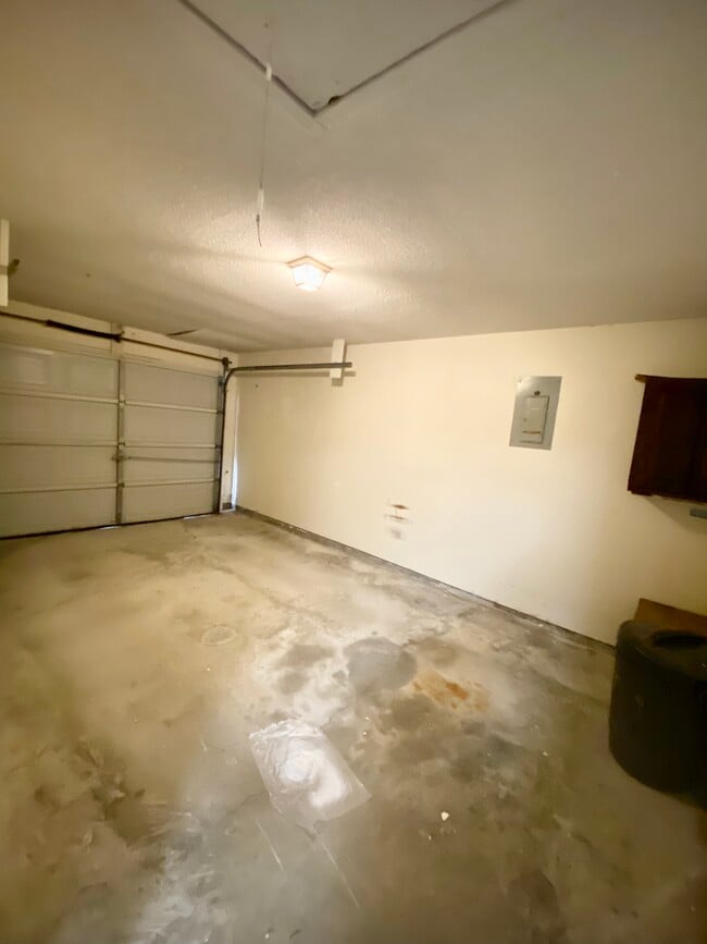 Building Photo - 120 Sis Ln