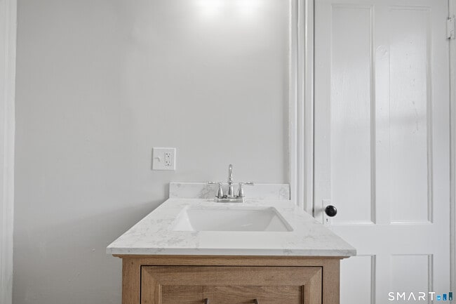 Building Photo - 45 Dunham St