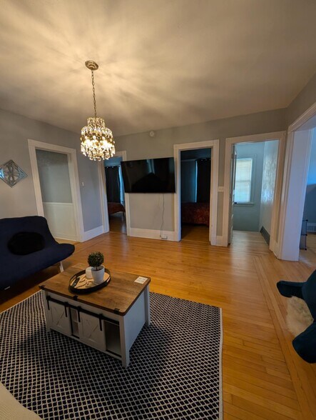 Building Photo - 2621 S Howell Ave