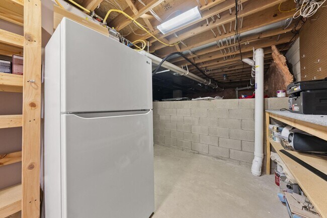 Building Photo - 397 Abbotsbury Dr