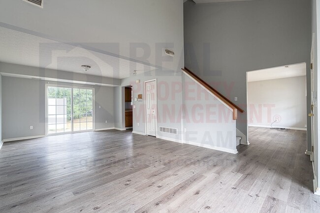 Building Photo - Beautifully maintained 3 Bed 2 Bath Home i...