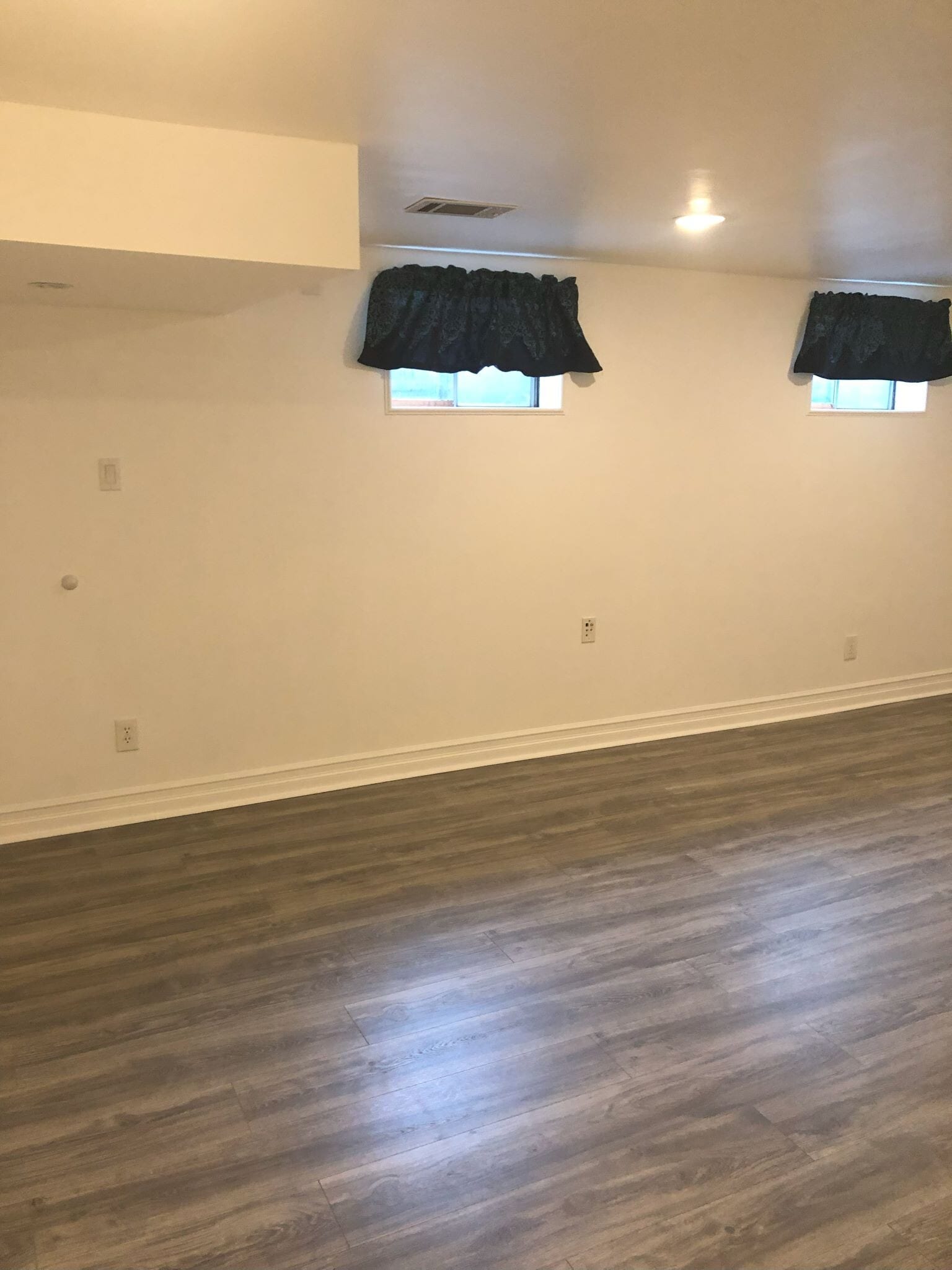 Building Photo - 516 E Wedgewood Ave