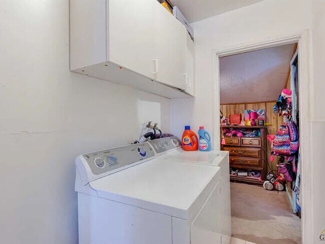 Building Photo - Charming 3 Bedroom Home in the Heart of Taft!
