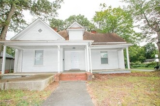 Building Photo - 400 E Sprague St