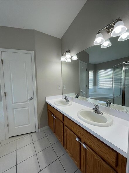 Building Photo - 7445 Tower Bridge Dr