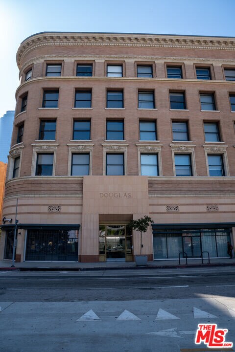 Building Photo - 257 S Spring St
