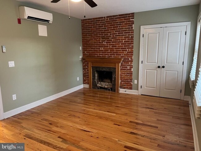 Building Photo - 235 Pine St