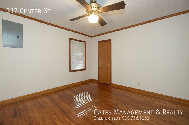 Building Photo - 317 Center St