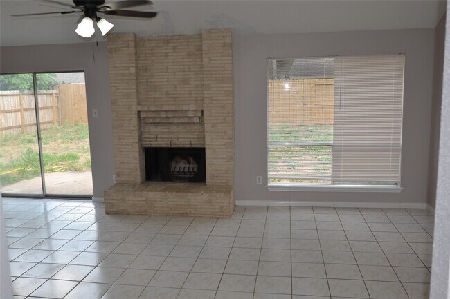 Building Photo - 21327 Park Run Dr