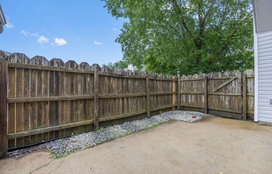 Building Photo - 264 Ferdinand Cir