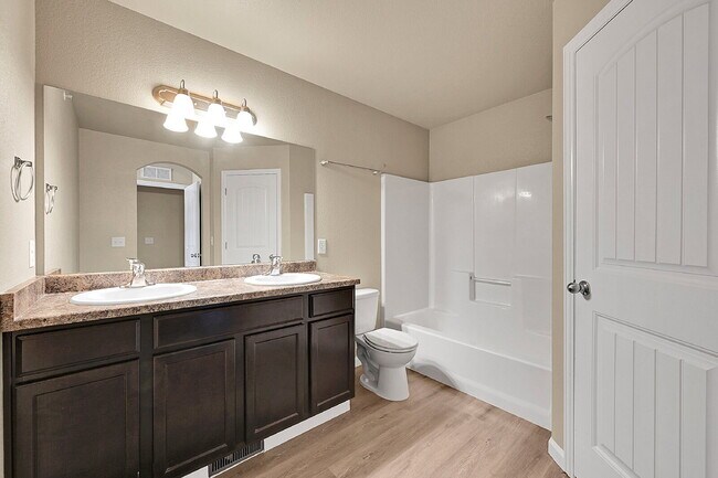 Building Photo - $1,850-3 Bed 3.5 Bath townhome in CO Sprin...