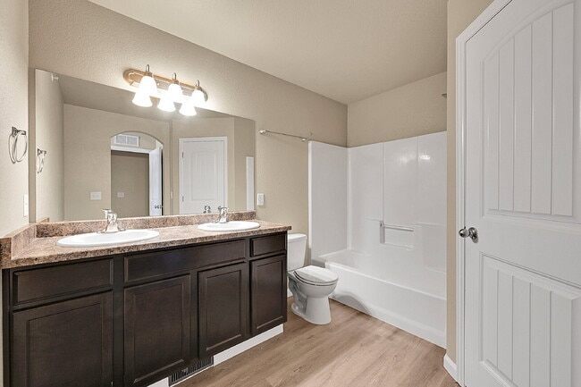 Building Photo - $1,895-3 Bed 3.5 Bath townhome in CO Sprin...