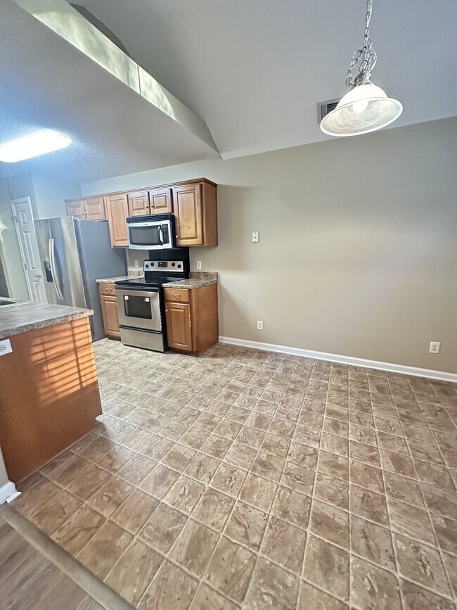 Building Photo - 12 Bass Rock Ct