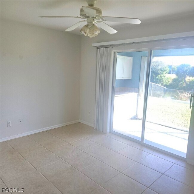 Building Photo - 3315 SW 8th Ct