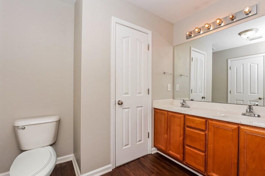 Building Photo - 3136 Skinner Dr