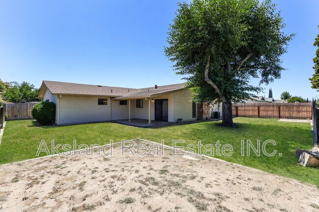 Building Photo - 1497 Claremont Dr