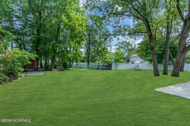 Building Photo - 223 Essex Dr