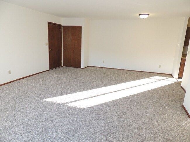 Building Photo - 726 Mansfield Ct