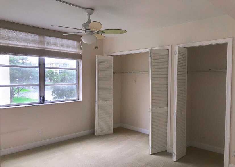 Building Photo - 3150 N Course Ln
