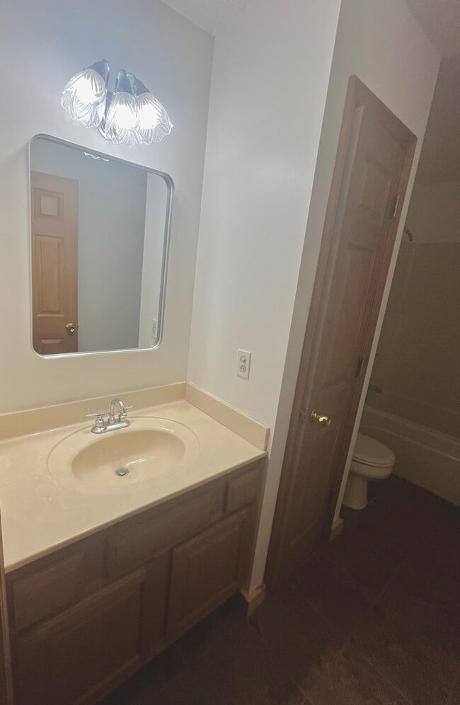 Building Photo - Country Charmer