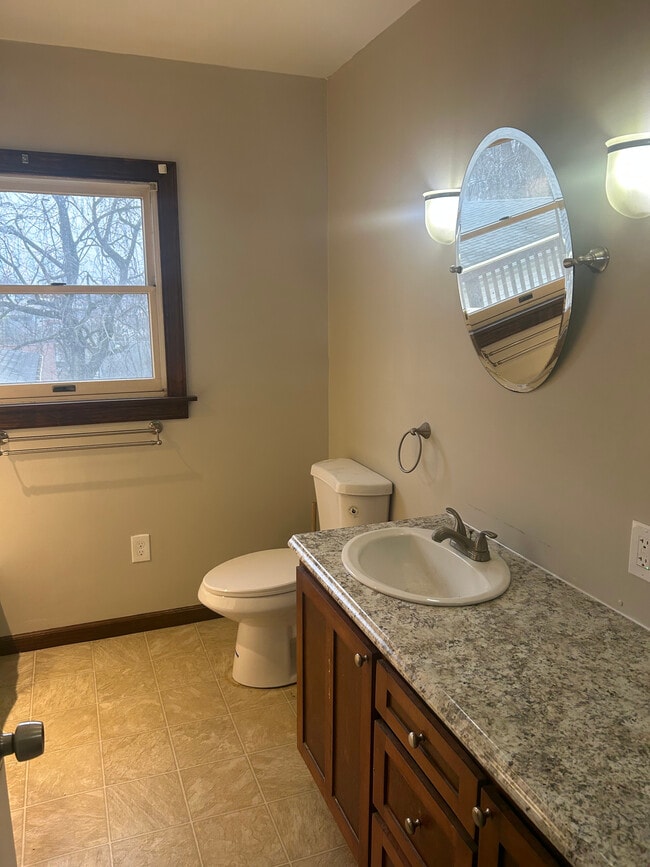 Building Photo - 335 S Lincoln Ave