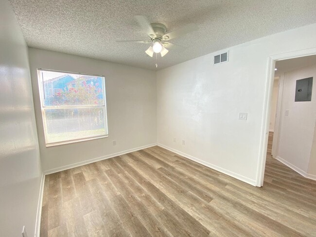 Building Photo - 2751 N Poinciana Blvd