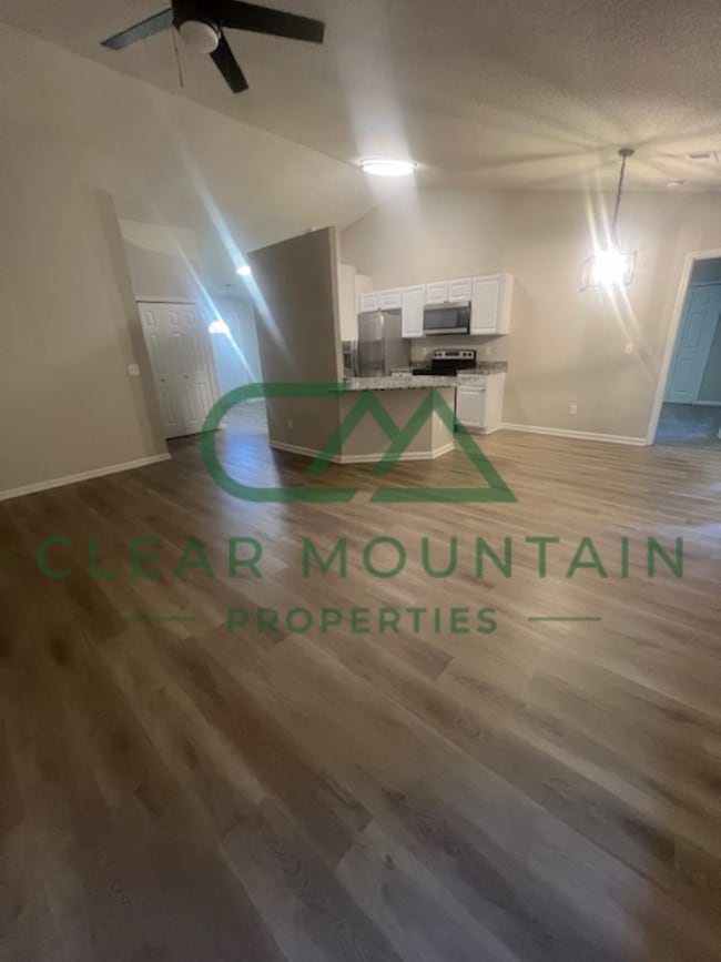 Building Photo - Modern Updates! 3 Bed/2 bath Single Family Home!