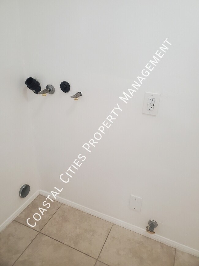 Building Photo - 4408 Ostrom Ave