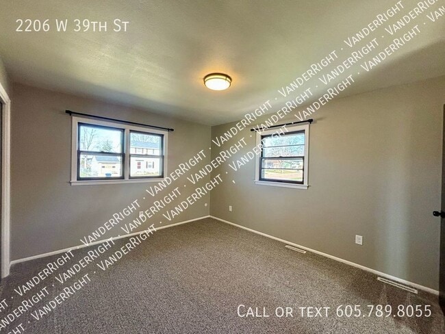 Building Photo - 2206 W 39th St