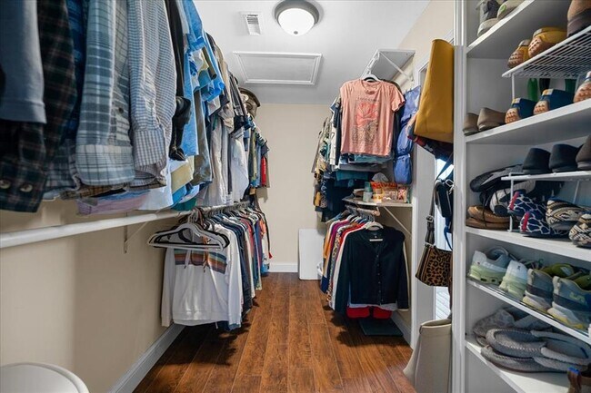 Building Photo - 737 Summerwood Dr