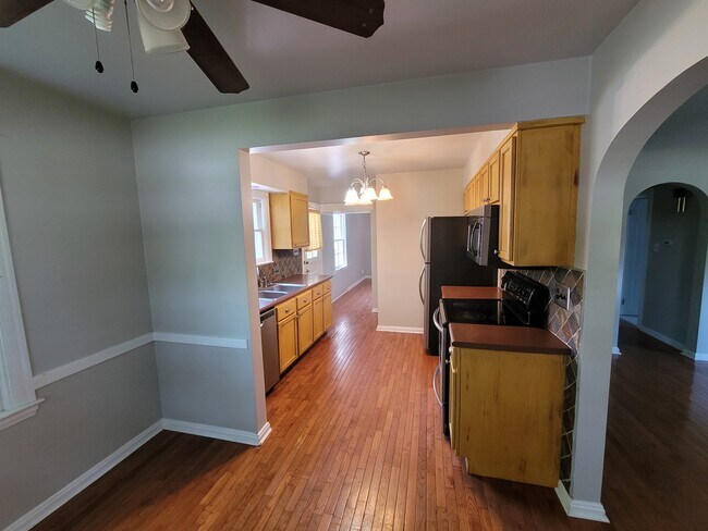 Building Photo - 6242 Evanston Ave