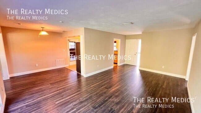 Building Photo - 929 Dupont Ave