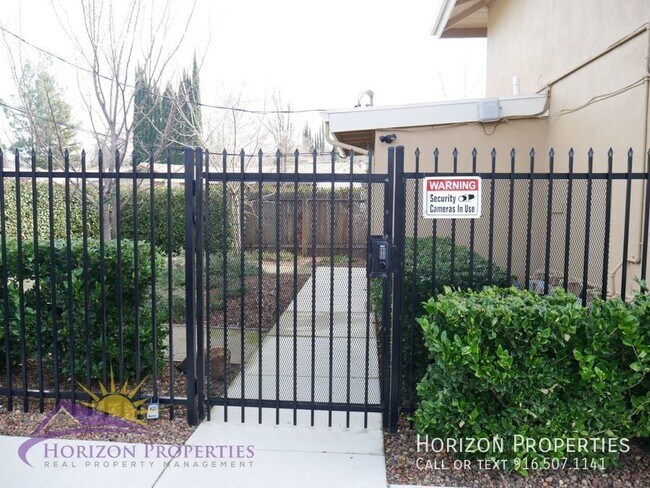 Building Photo - 211 Talisman Dr